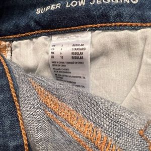 Women’s American Eagle low rise ripped jeggings